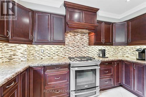 252 Triton Avenue, Vaughan, ON - Indoor Photo Showing Kitchen With Upgraded Kitchen