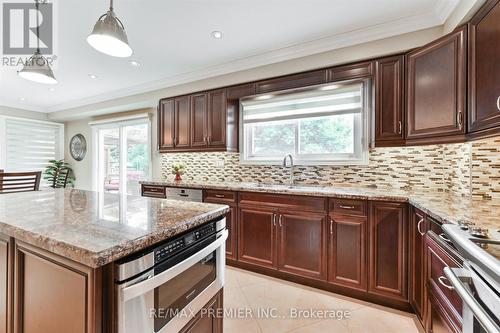 252 Triton Avenue, Vaughan, ON - Indoor Photo Showing Kitchen With Upgraded Kitchen