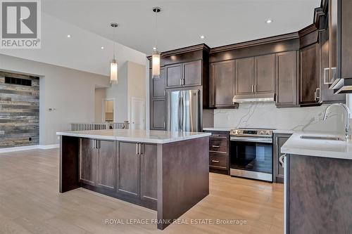 16 Avalon Drive, Kawartha Lakes, ON - Indoor Photo Showing Kitchen With Upgraded Kitchen