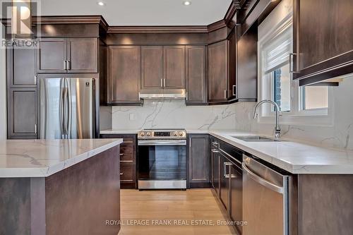 16 Avalon Drive, Kawartha Lakes, ON - Indoor Photo Showing Kitchen With Double Sink With Upgraded Kitchen