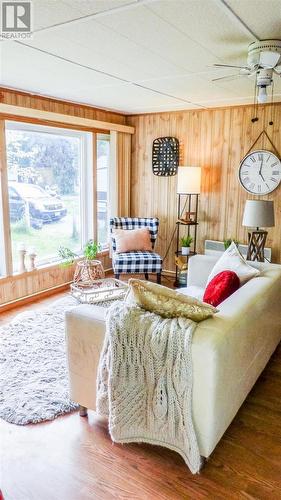 35 Cottage Ln, Sault Ste Marie, ON - Indoor Photo Showing Living Room