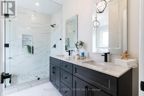 1 West Avenue, Hamilton, ON - Indoor Photo Showing Bathroom