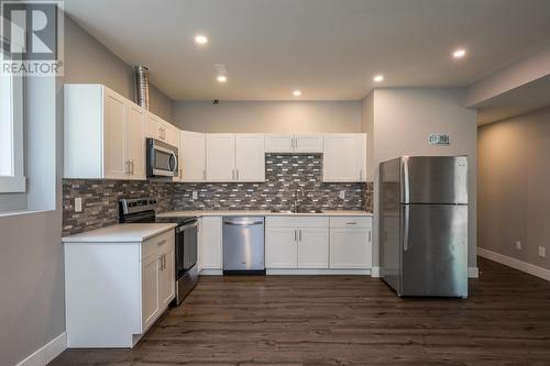 1218 Orizaba Court, Prince George, BC - Indoor Photo Showing Kitchen With Double Sink With Upgraded Kitchen