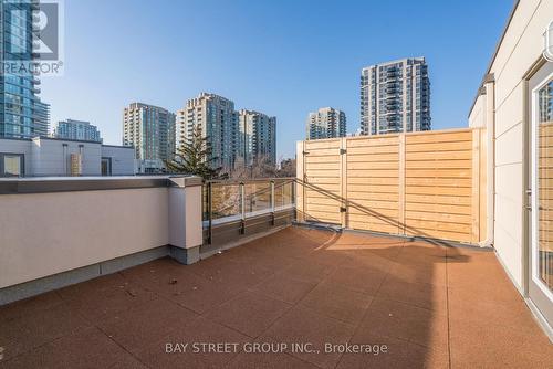 5 - 52 Holmes Avenue W, Toronto, ON - Outdoor