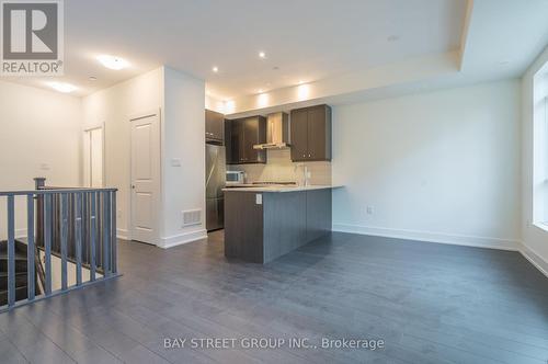 5 - 52 Holmes Avenue W, Toronto, ON - Indoor Photo Showing Kitchen