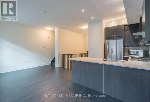 5 - 52 Holmes Avenue W, Toronto, ON - Indoor Photo Showing Kitchen