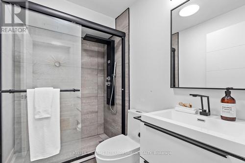 9 Beatrice Street, Toronto, ON - Indoor Photo Showing Bathroom