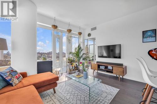 2004 - 5 Soudan Avenue S, Toronto, ON - Indoor Photo Showing Living Room