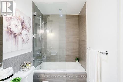 #303 - 8 Charlotte Street, Toronto, ON - Indoor Photo Showing Bathroom