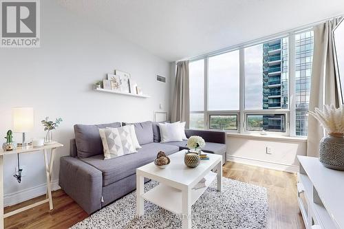 1313 - 15 Greenview Avenue, Toronto, ON - Indoor Photo Showing Living Room