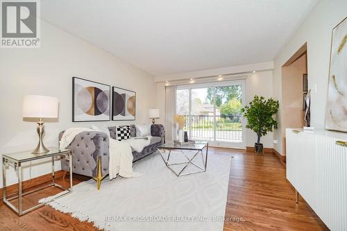 40 Harrington Crescent, Toronto, ON - Indoor Photo Showing Living Room