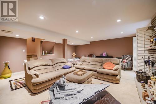 40 Harrington Crescent, Toronto, ON - Indoor Photo Showing Living Room