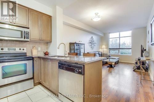 303 - 9225 Jane Street, Vaughan, ON - Indoor Photo Showing Kitchen