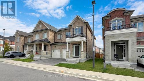 11 Thornapple Lane, Richmond Hill, ON - Outdoor With Facade