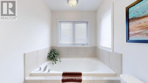 11 Thornapple Lane, Richmond Hill, ON - Indoor Photo Showing Bathroom