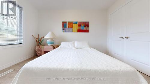 11 Thornapple Lane, Richmond Hill, ON - Indoor Photo Showing Bedroom