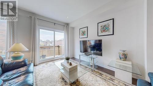 11 Thornapple Lane, Richmond Hill, ON - Indoor Photo Showing Living Room