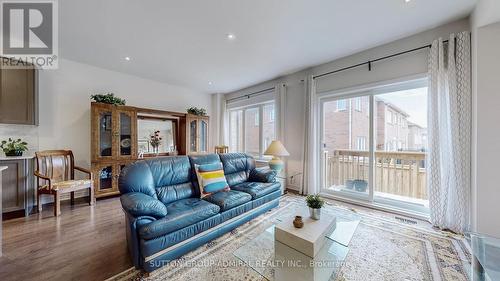 11 Thornapple Lane, Richmond Hill, ON - Indoor Photo Showing Living Room