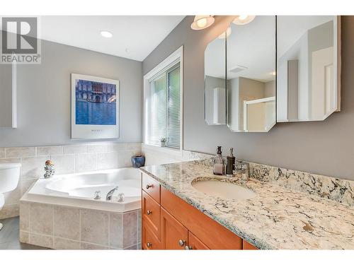 580 Denali Drive, Kelowna, BC - Indoor Photo Showing Bathroom