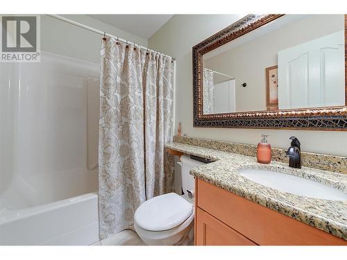 580 Denali Drive, Kelowna, BC - Indoor Photo Showing Bathroom