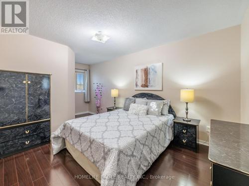 34 Kalmar Crescent, Richmond Hill, ON - Indoor Photo Showing Bedroom