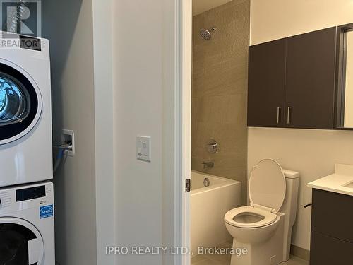 B1401 - 50 Upper Mall Way, Vaughan, ON - Indoor Photo Showing Laundry Room