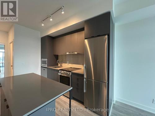 B1401 - 50 Upper Mall Way, Vaughan, ON - Indoor Photo Showing Kitchen With Stainless Steel Kitchen