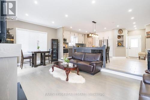 46 Kell Place, Barrie, ON - Indoor Photo Showing Living Room