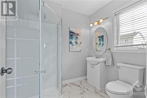 Main level full bathroom - 70 Lachaine Street, Embrun, ON - Indoor Photo Showing Bathroom