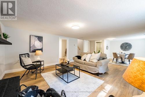 155 Rose Street, Barrie (Wellington), ON - Indoor Photo Showing Living Room