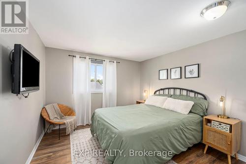 977 Osgoode Drive, London, ON - Indoor Photo Showing Bedroom