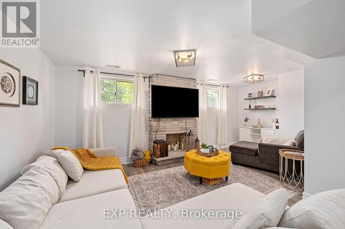 977 Osgoode Drive, London, ON - Indoor Photo Showing Living Room With Fireplace