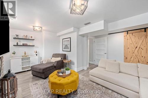 977 Osgoode Drive, London, ON - Indoor Photo Showing Living Room