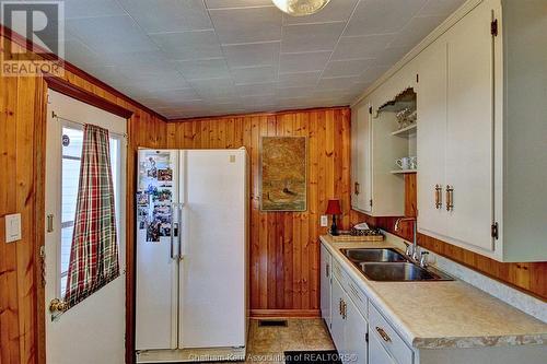 52 Jackson Street, Blenheim, ON - Indoor Photo Showing Kitchen With Double Sink