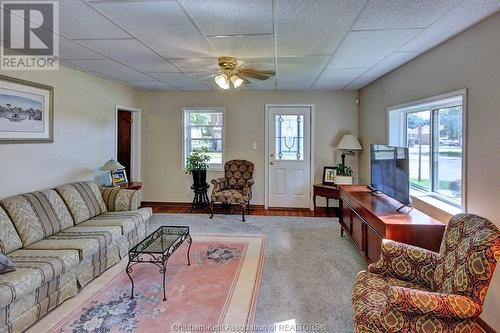 52 Jackson Street, Blenheim, ON - Indoor Photo Showing Living Room