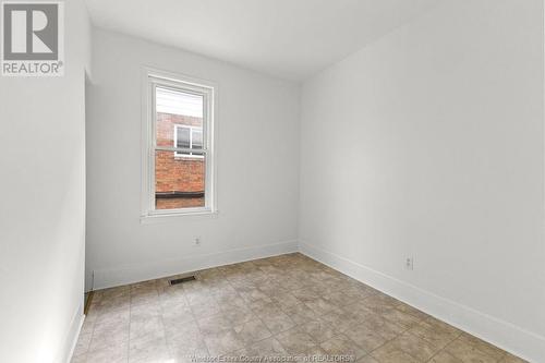 1086 Gladstone Avenue, Windsor, ON - Indoor Photo Showing Other Room