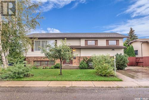 215 Heggie Crescent, Saskatoon, SK 