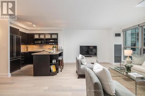 703 - 36 Blue Jays Way, Toronto, ON - Indoor Photo Showing Living Room