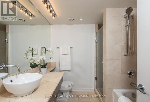 703 - 36 Blue Jays Way, Toronto, ON - Indoor Photo Showing Bathroom