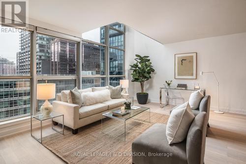 703 - 36 Blue Jays Way, Toronto, ON - Indoor Photo Showing Living Room