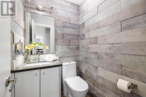 2939 Harvey Crescent, Mississauga, ON - Indoor Photo Showing Bathroom