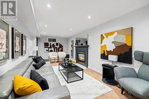 2939 Harvey Crescent, Mississauga, ON - Indoor Photo Showing Living Room With Fireplace