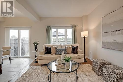 11 - 370 Stonehenge Drive, Hamilton, ON - Indoor Photo Showing Living Room