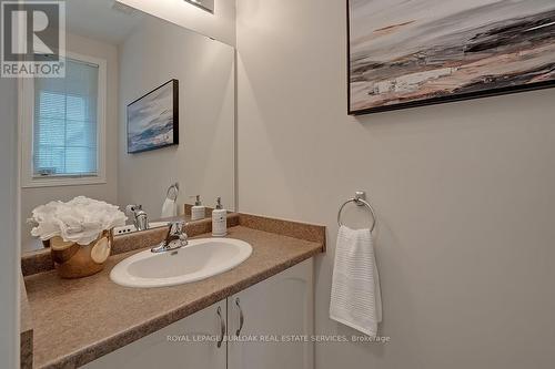 11 - 370 Stonehenge Drive, Hamilton, ON - Indoor Photo Showing Bathroom