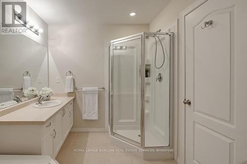 11 - 370 Stonehenge Drive, Hamilton, ON - Indoor Photo Showing Bathroom