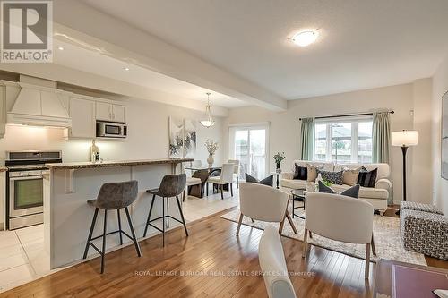 11 - 370 Stonehenge Drive, Hamilton, ON - Indoor Photo Showing Kitchen With Upgraded Kitchen