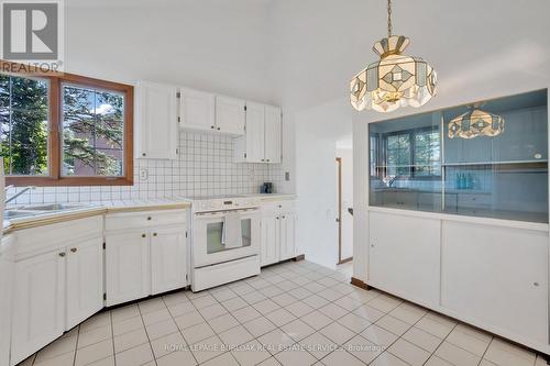 3770 Huntington Avenue, Windsor, ON - Indoor Photo Showing Kitchen