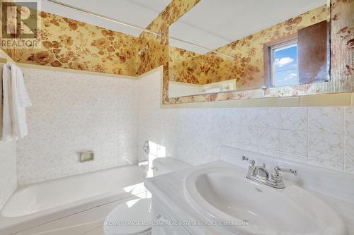 3770 Huntington Avenue, Windsor, ON - Indoor Photo Showing Bathroom