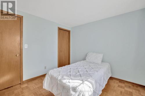 3770 Huntington Avenue, Windsor, ON - Indoor Photo Showing Bedroom