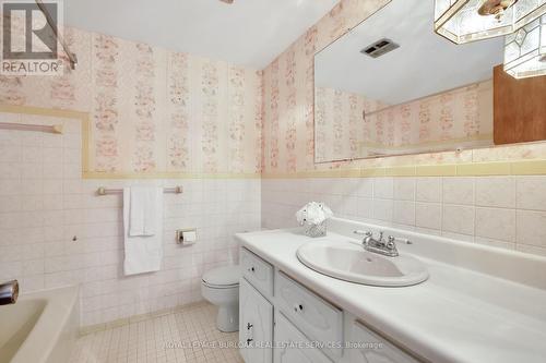 3770 Huntington Avenue, Windsor, ON - Indoor Photo Showing Bathroom